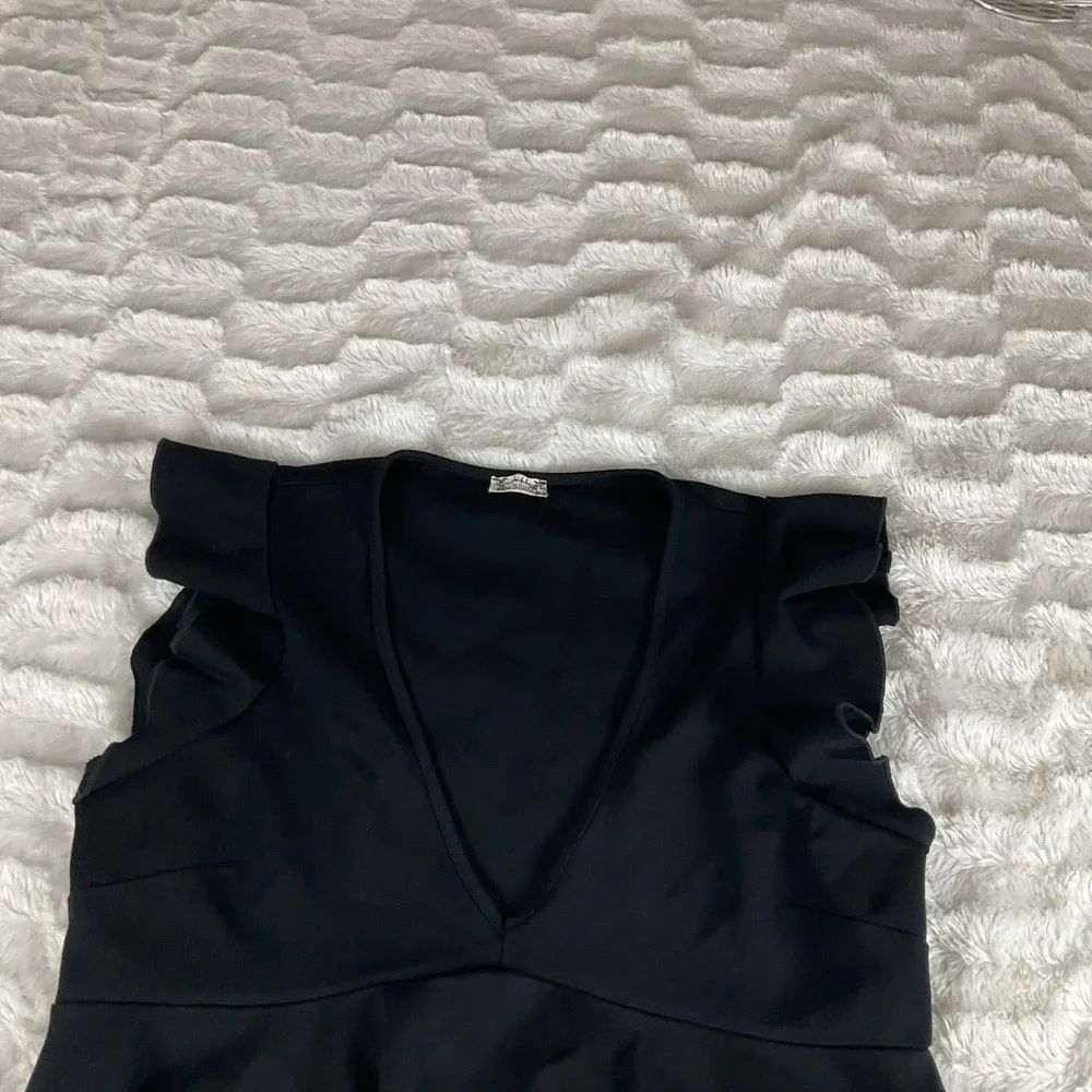 Free People Intimately Free Size L Black Ruffle V Neck Crop Top